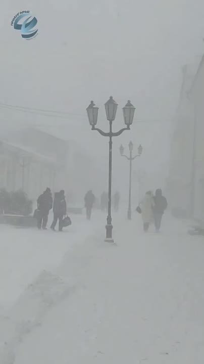 Иркутяне в борьбе с метелью сегодня