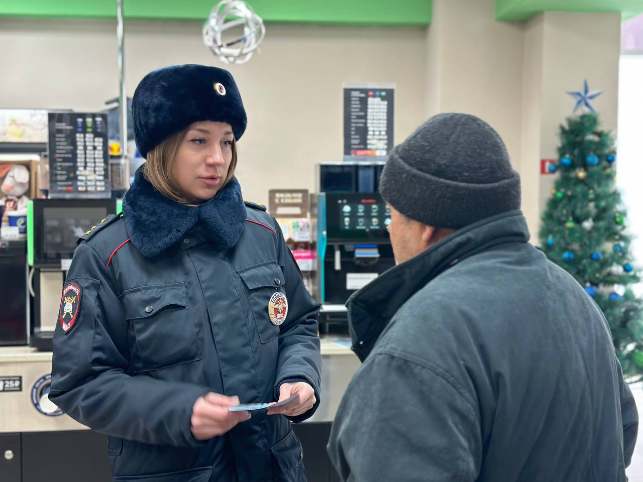 В связи с ухудшением погодных условий госавтоинспекторы напоминают водителям об основных правилах безопасности на дороге В связи с ухудшением погодных условий госавтоинспекторы напоминают водителям об основных правилах безопасности на дороге