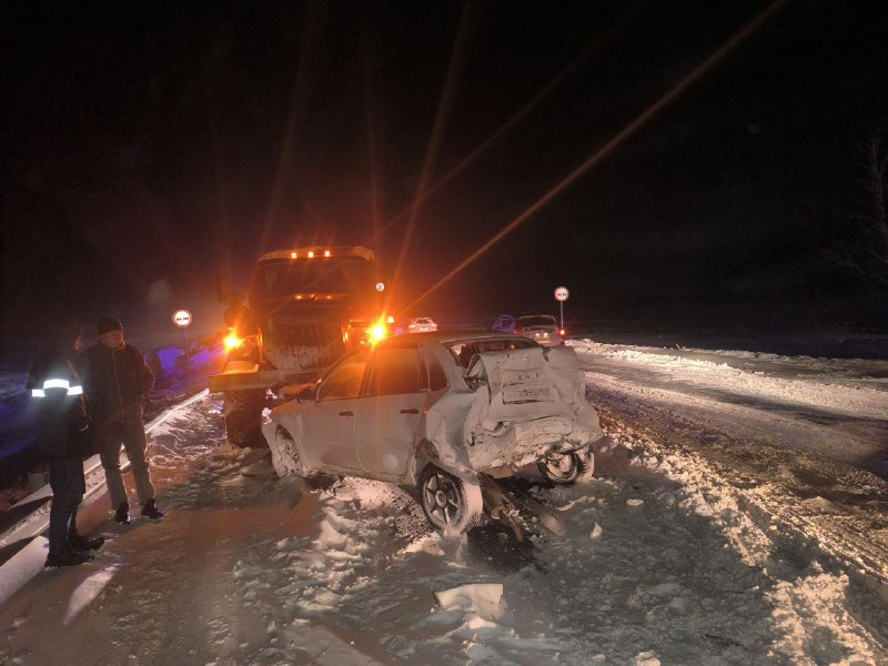 В Иркутской области полицейские работают на месте ДТП с участием 10 автомобилей В Иркутской области полицейские работают на месте ДТП с участием 10 автомобилей
