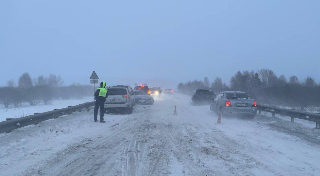 Сотрудники Госавтоинспекции разбираются в обстоятельствах трех дорожно-транспортных происшествий в Иркутском районе Сотрудники Госавтоинспекции разбираются в обстоятельствах трех дорожно-транспортных происшествий в Иркутском районе