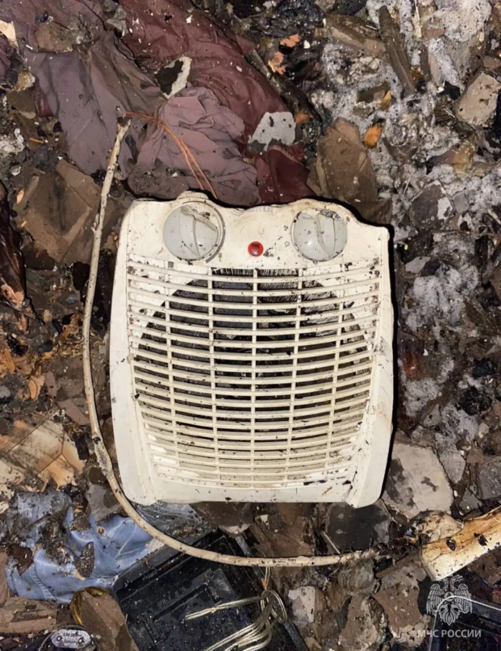 Загорелась квартира, расположенная на первом этаже двухэтажного многоквартирного дома в квартале Водников в Киренске Загорелась квартира, расположенная на первом этаже двухэтажного многоквартирного дома в квартале Водников в Киренске