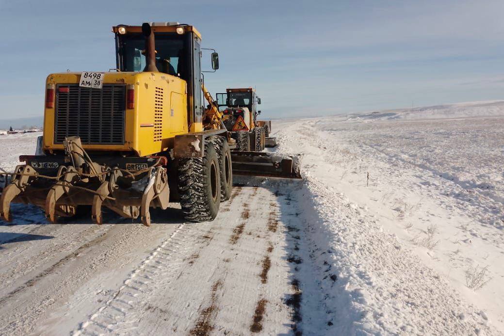 В южных районах Иркутской области дорожные службы ведут активную работу по расчистке и обработке трасс В южных районах Иркутской области дорожные службы ведут активную работу по расчистке и обработке трасс
