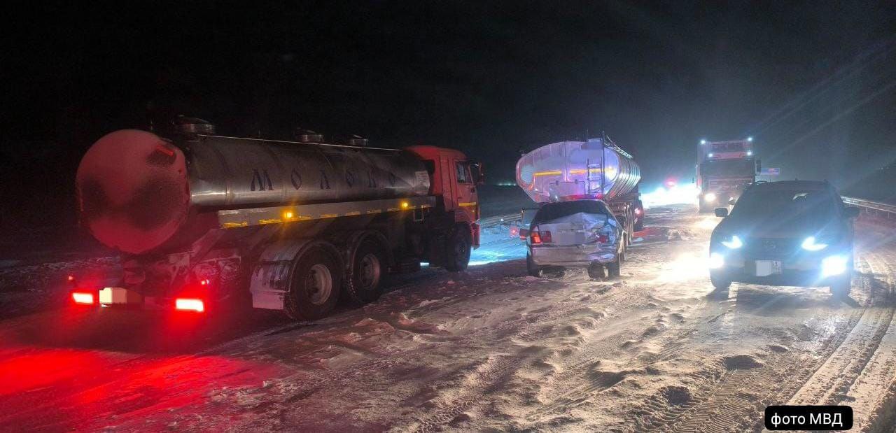 Массовое ДТП с 10 машинами произошло на трассе в Иркутской области, сообщает ГУ МВД региона