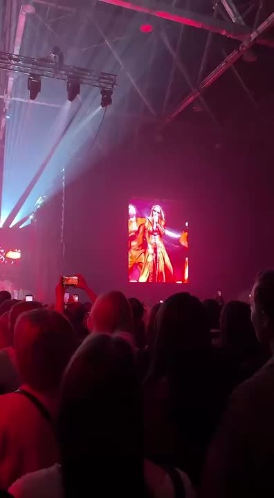 В ледовом дворце «Айсберг» 17 декабря завершился тур (12+) одной из главных поп-исполнительниц страны - Анны Дзюбы, известной миллионам как Anna Asti