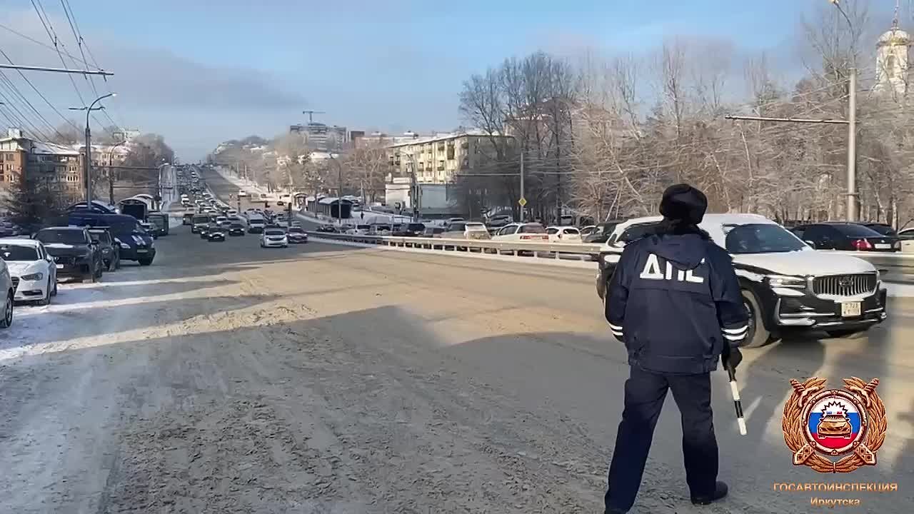 В Иркутске сотрудники Госавтоинспекции задержали два легковых такси за незаконную деятельность в сфере пассажирских перевозок