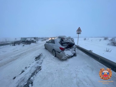 Сотрудники Госавтоинспекции разбираются в обстоятельствах трех дорожно-транспортных происшествий в Иркутском районе