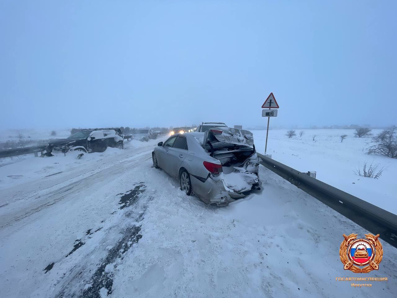 Сотрудники Госавтоинспекции разбираются в обстоятельствах трех дорожно-транспортных происшествий в Иркутском районе