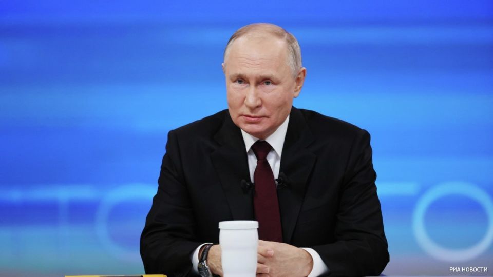 Свыше 400 тысяч человек заключили контракты с Минобороны в 2025 году, сообщил Путин