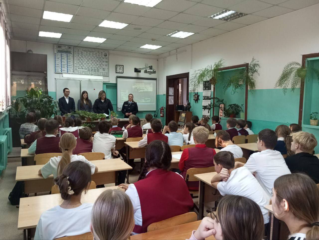 Сотрудники правового отделения Восточно-Сибирского ЛУ МВД России на транспорте и студенты Юридического института и клиницисты юридической клиники Иркутского государственного университета Цыренов Арсалан и Перякина Мария... Сотрудники правового отделения Восточно-Сибирского ЛУ МВД России на транспорте и студенты Юридического института и клиницисты юридической клиники Иркутского государственного университета Цыренов Арсалан и Перякина Мария...