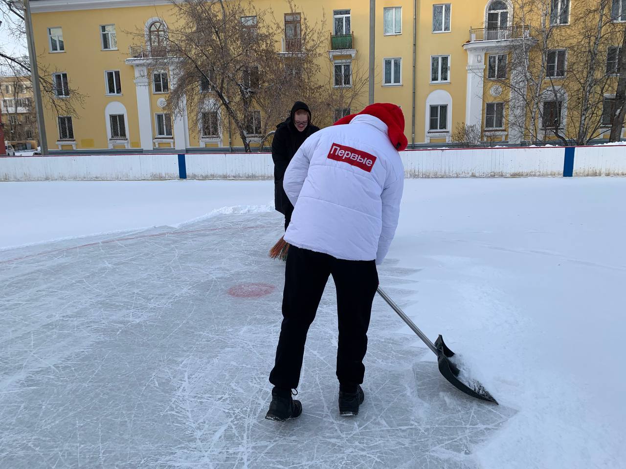 Еще один ледовый корт с символикой «Движения Первых» готовят к открытию в Ангарске Еще один ледовый корт с символикой «Движения Первых» готовят к открытию в Ангарске