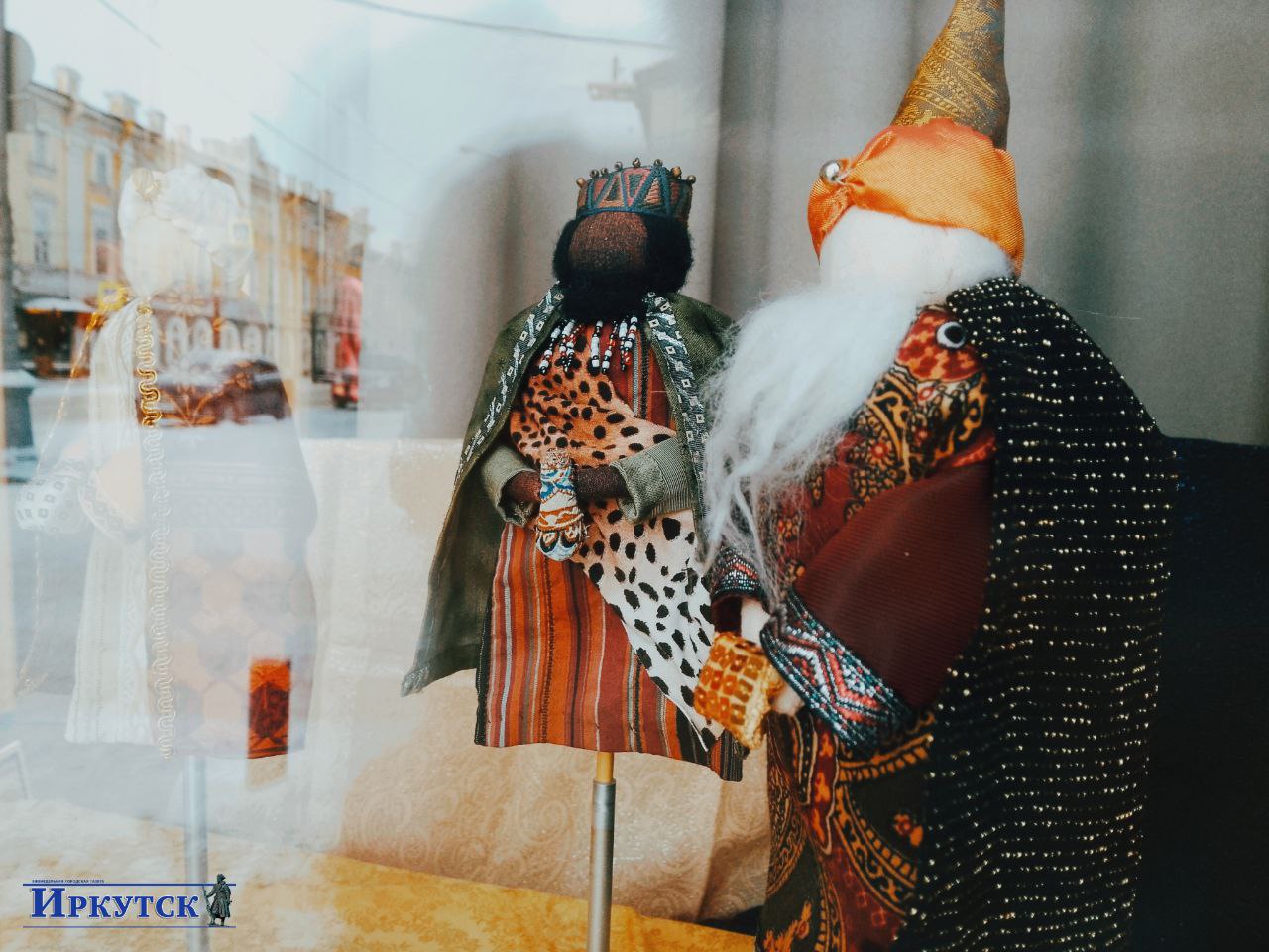 Ловим праздничное настроение на центральных улицах города И