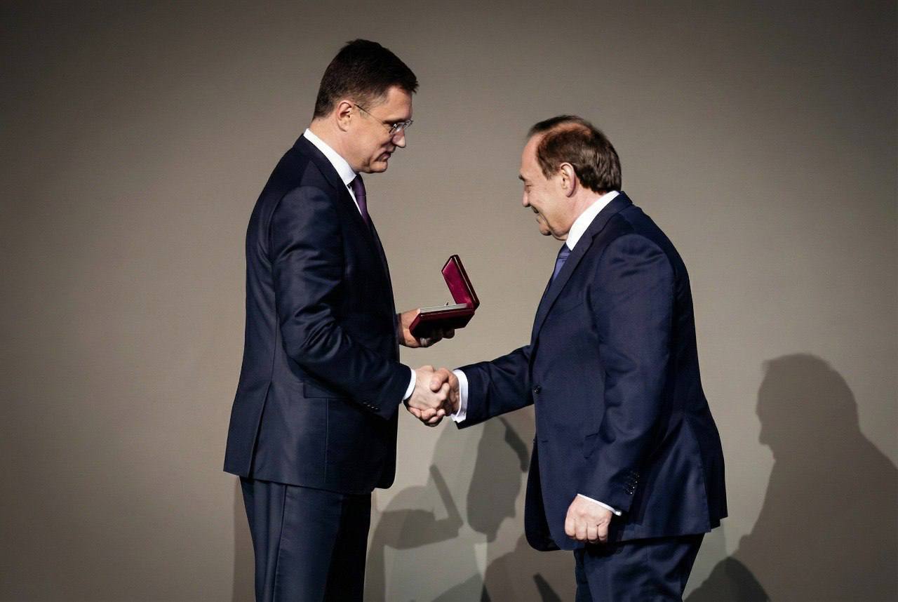 Высокую награду вручили накануне генеральному директору энергохолдинга Эн+ Владимиру Колмогорову