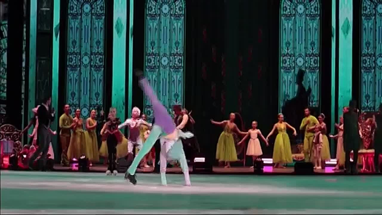 Блестящие классические образы и волшебная атмосфера на льду