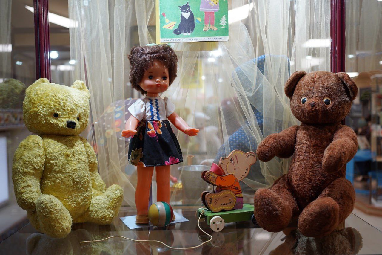 Путешествие в детство. В Иркутске открылась выставка игрушечных мишек Путешествие в детство. В Иркутске открылась выставка игрушечных мишек