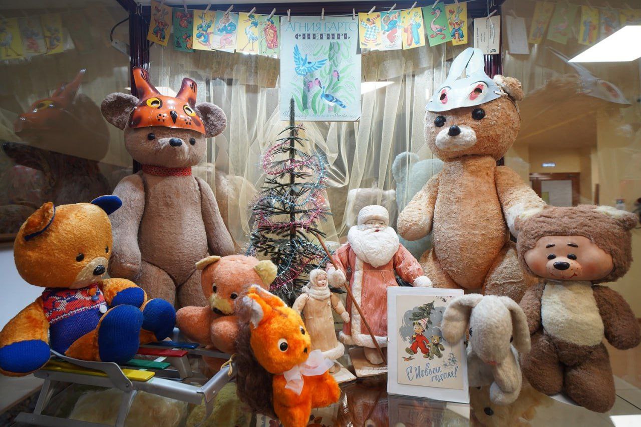 Путешествие в детство. В Иркутске открылась выставка игрушечных мишек Путешествие в детство. В Иркутске открылась выставка игрушечных мишек