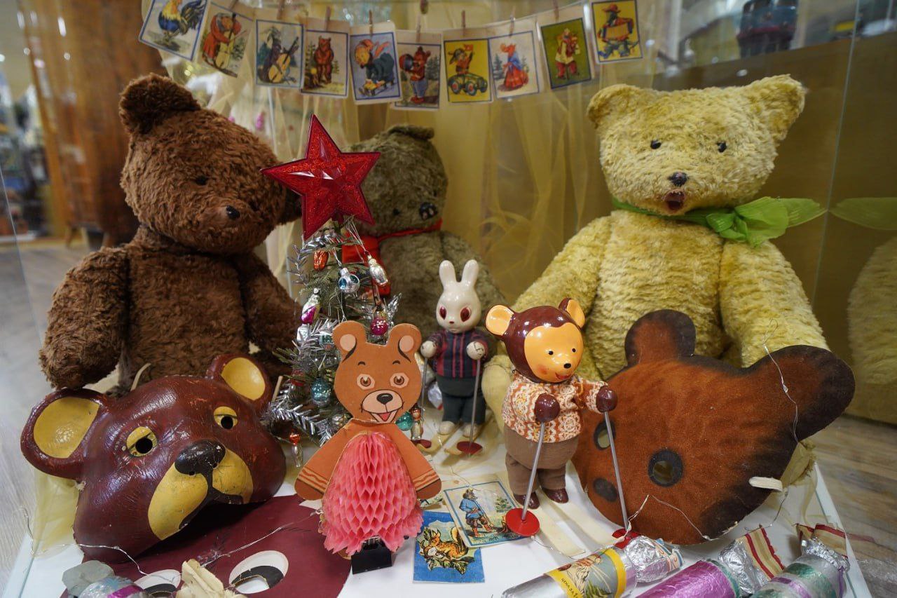 Путешествие в детство. В Иркутске открылась выставка игрушечных мишек Путешествие в детство. В Иркутске открылась выставка игрушечных мишек
