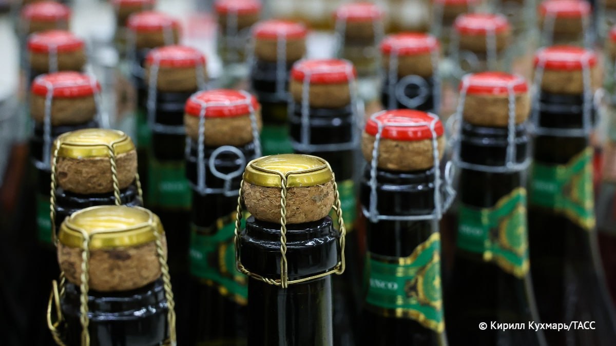 Продажу алкоголя запретят с 1 сентября в шести населенных пунктах Иркутской области, сообщает кабмин региона