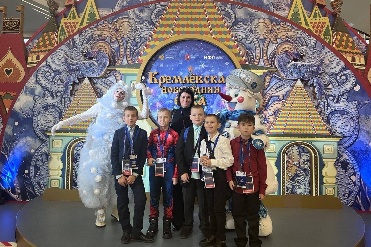Главную новогоднюю ёлку в Кремле посетили 76 детей из Иркутской области