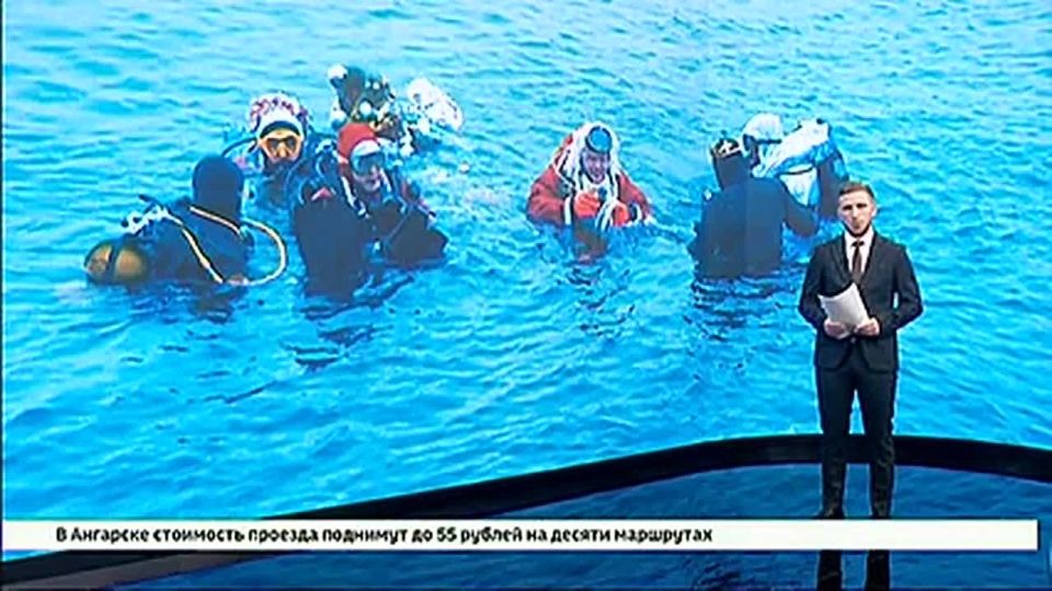 Дед Мороз и Снегурочка под водой