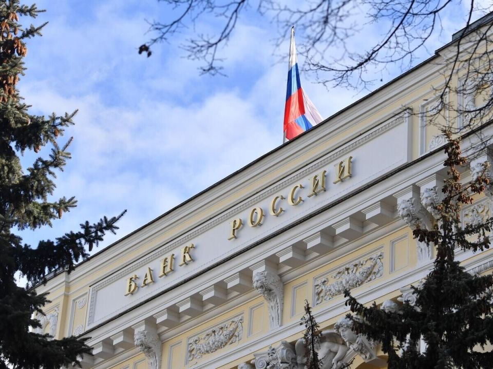 Центробанк продлевает ограничения на переводы для нерезидентов из недружественных стран