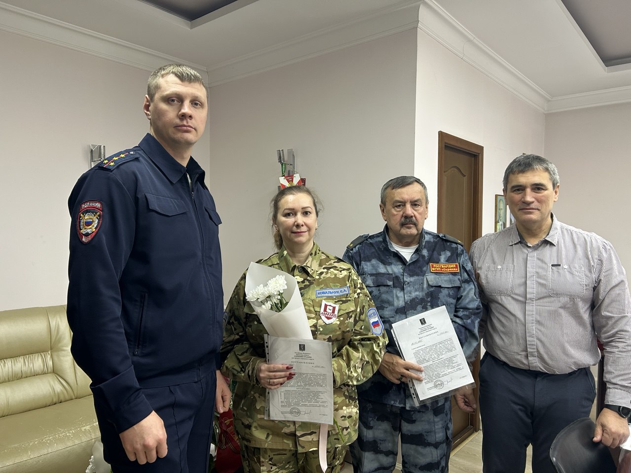 Жителей Ангарского округа отметили за содействие полиции Жителей Ангарского округа отметили за содействие полиции