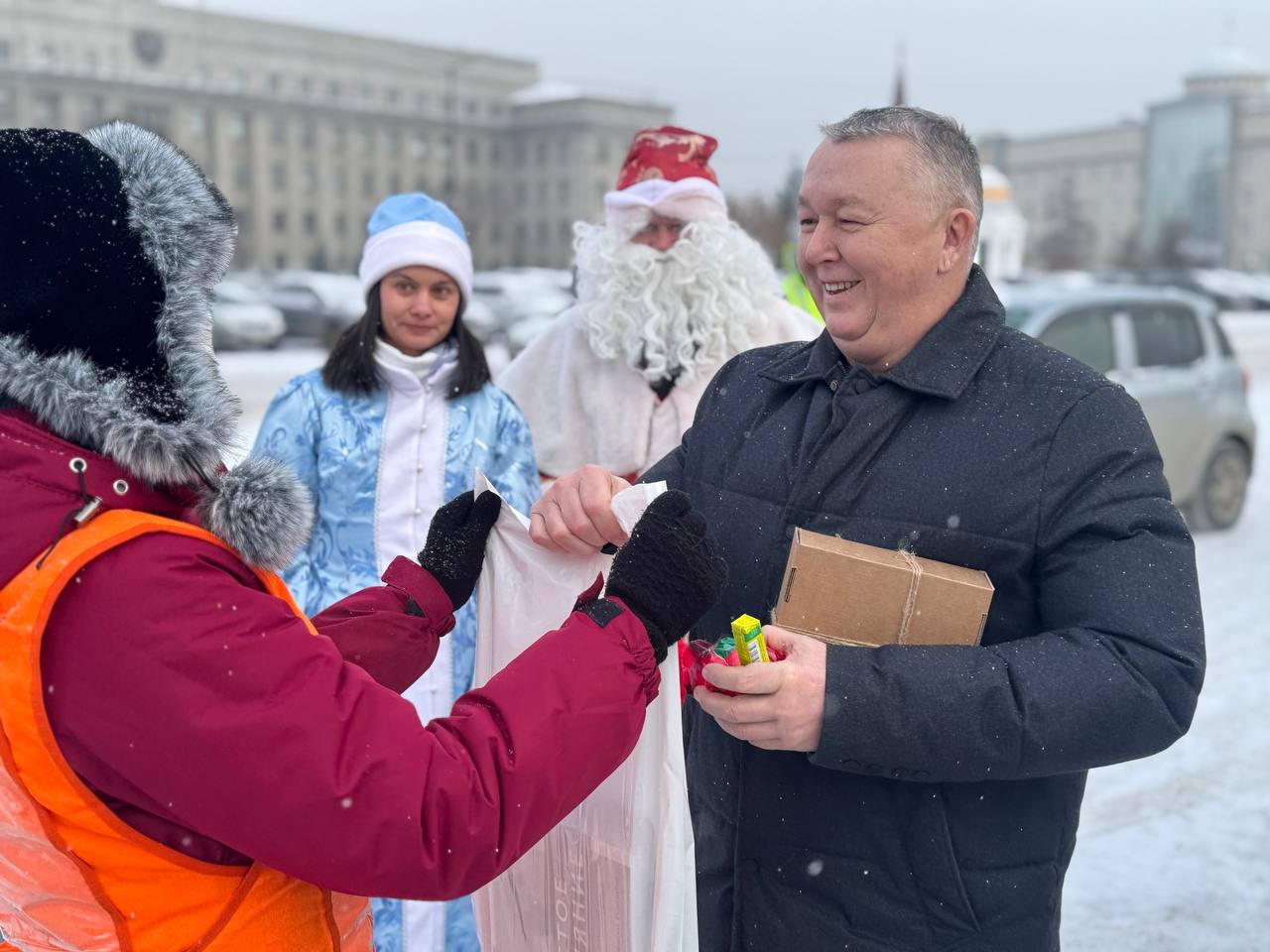 Госавтоинспекторы в Иркутской области поддержали ежегодную Всероссийскую акцию «Полицейский Дед Мороз» Госавтоинспекторы в Иркутской области поддержали ежегодную Всероссийскую акцию «Полицейский Дед Мороз»