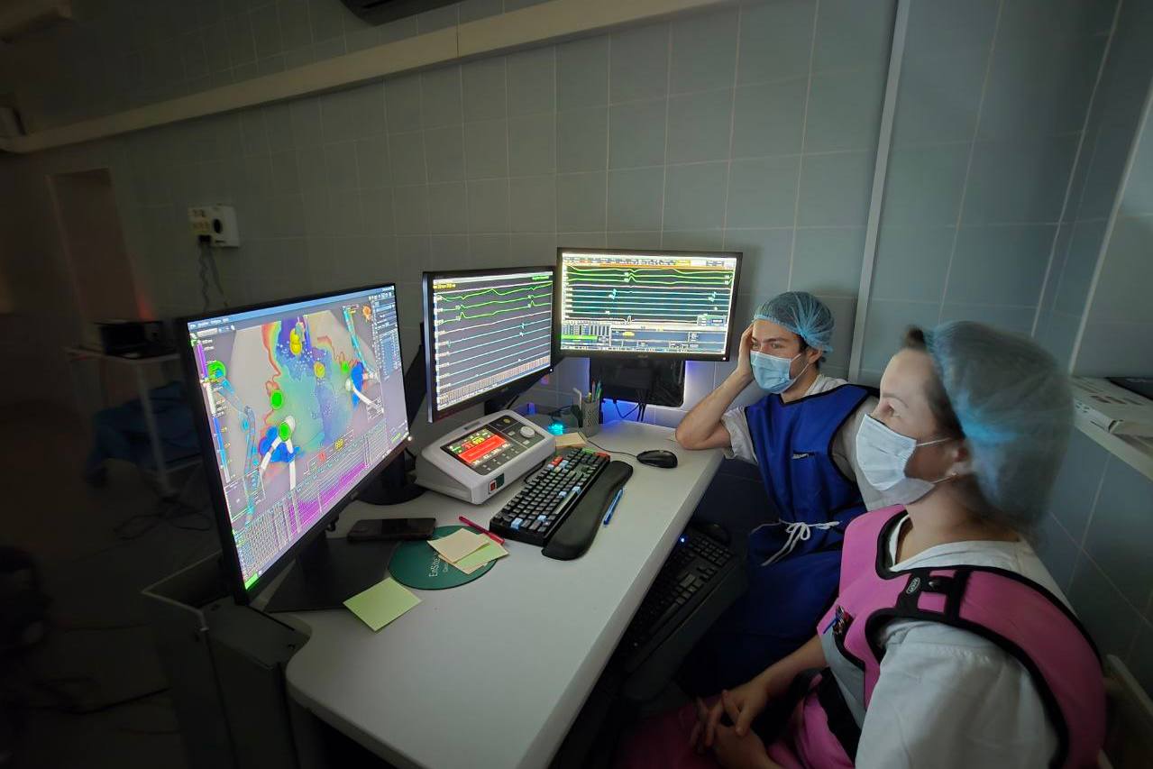 В Иркутской областной больнице впервые применили внутрисердечное УЗИ при операциях по поводу нарушений ритма сердца В Иркутской областной больнице впервые применили внутрисердечное УЗИ при операциях по поводу нарушений ритма сердца