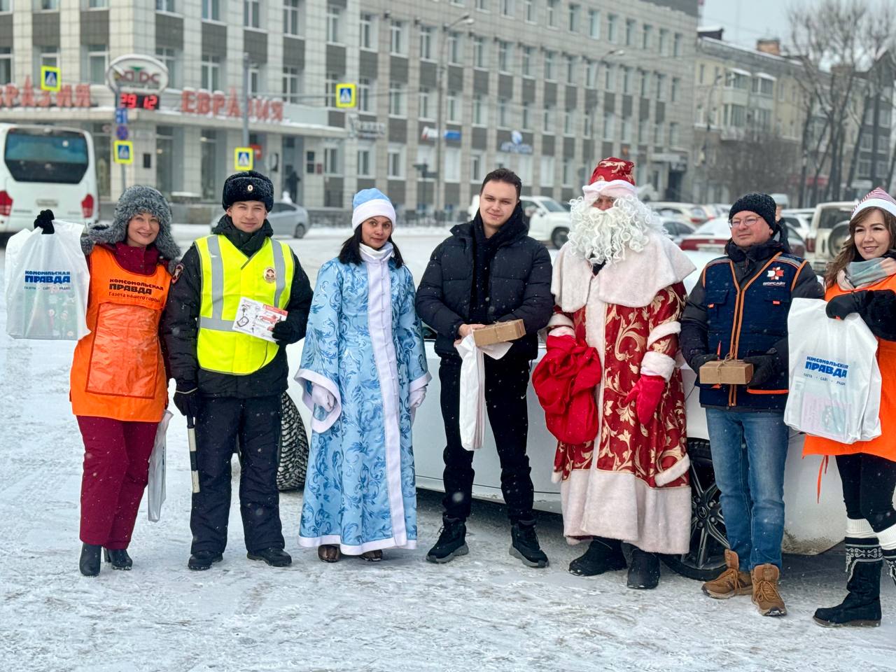 Госавтоинспекторы в Иркутской области поддержали ежегодную Всероссийскую акцию «Полицейский Дед Мороз» Госавтоинспекторы в Иркутской области поддержали ежегодную Всероссийскую акцию «Полицейский Дед Мороз»