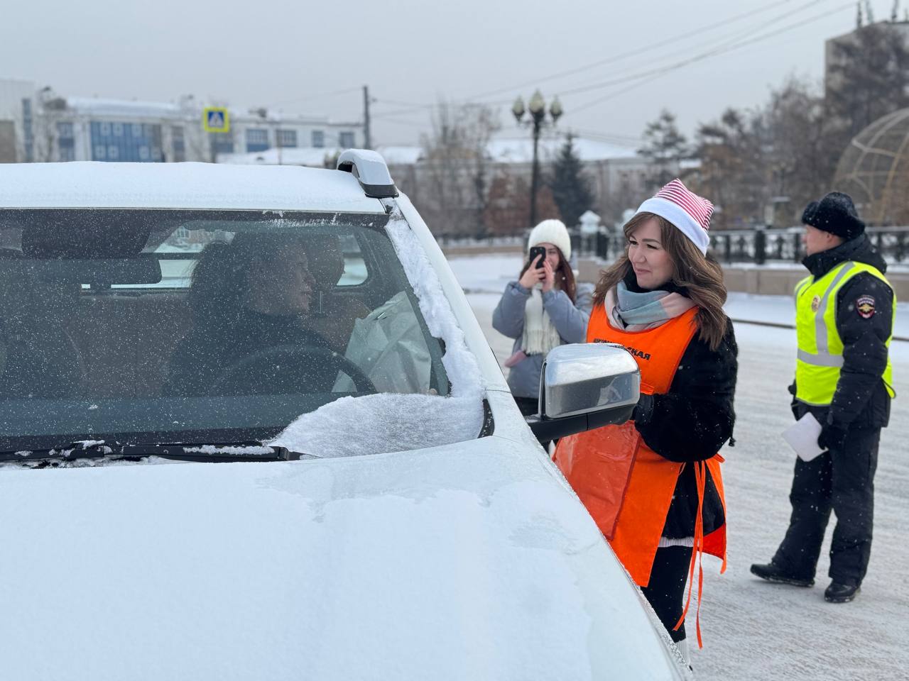 Госавтоинспекторы в Иркутской области поддержали ежегодную Всероссийскую акцию «Полицейский Дед Мороз» Госавтоинспекторы в Иркутской области поддержали ежегодную Всероссийскую акцию «Полицейский Дед Мороз»