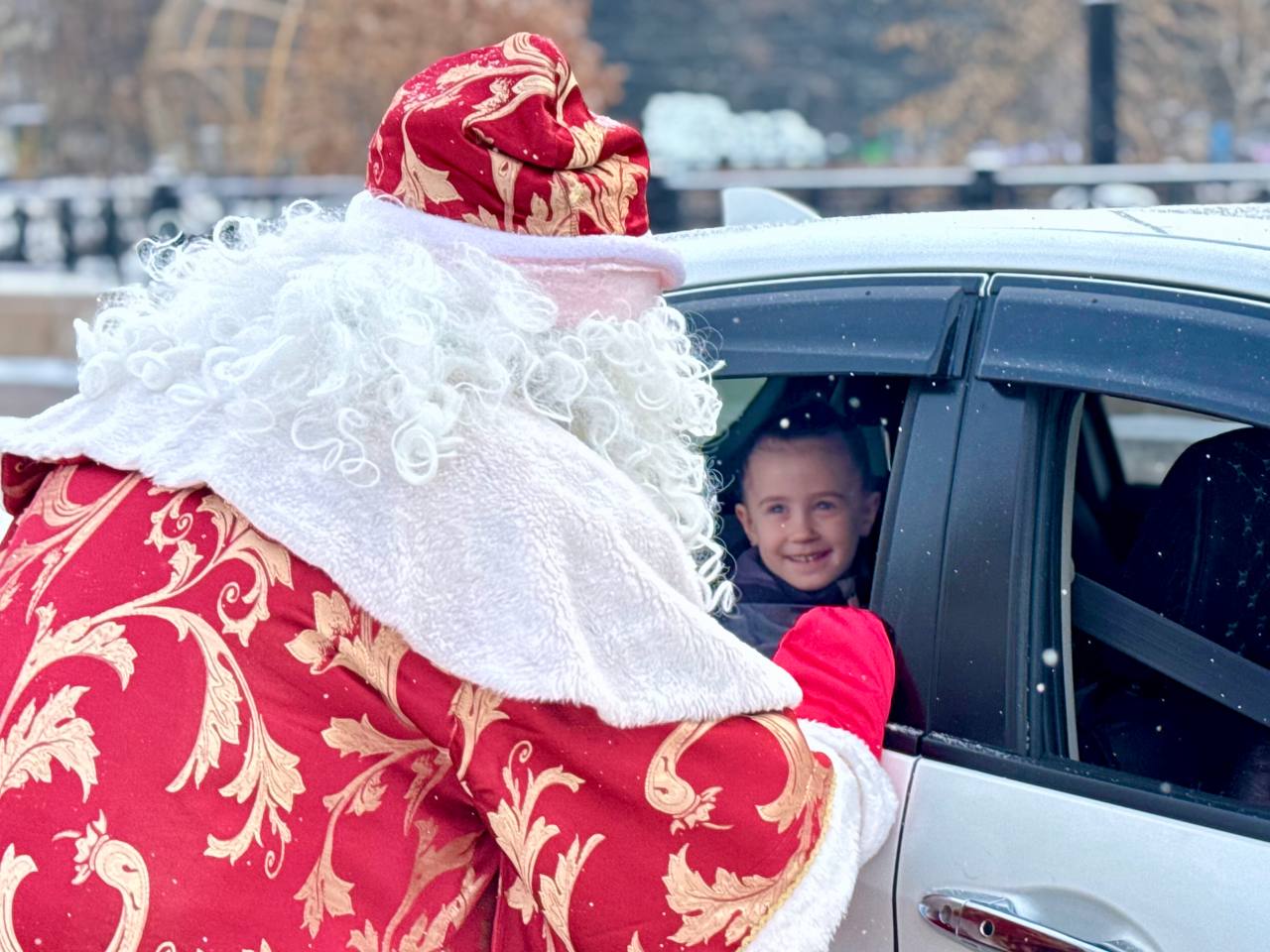 Госавтоинспекторы в Иркутской области поддержали ежегодную Всероссийскую акцию «Полицейский Дед Мороз» Госавтоинспекторы в Иркутской области поддержали ежегодную Всероссийскую акцию «Полицейский Дед Мороз»