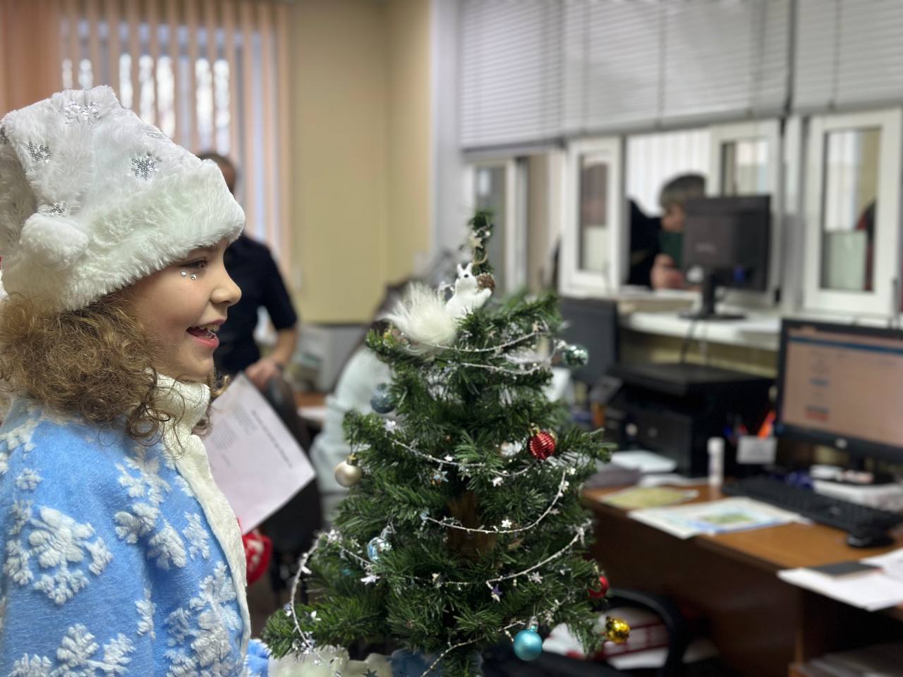 Ученики иркутской школы поздравили сотрудников Госавтоинспекции с наступающим Новым годом Ученики иркутской школы поздравили сотрудников Госавтоинспекции с наступающим Новым годом