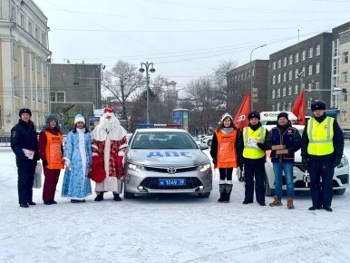 Госавтоинспекторы в Иркутской области поддержали ежегодную Всероссийскую акцию «Полицейский Дед Мороз»