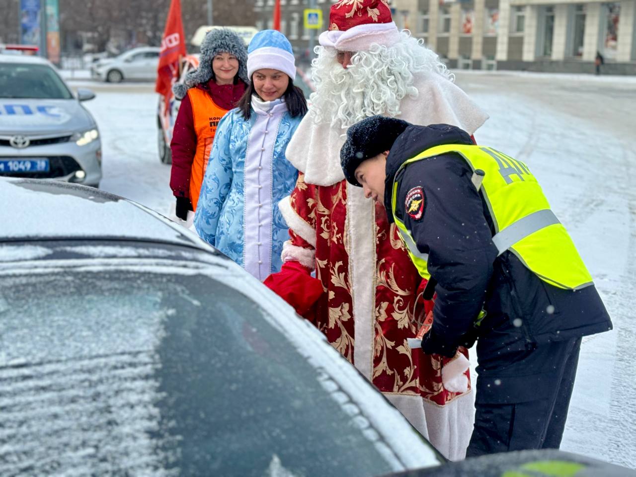 Госавтоинспекторы в Иркутской области поддержали ежегодную Всероссийскую акцию «Полицейский Дед Мороз» Госавтоинспекторы в Иркутской области поддержали ежегодную Всероссийскую акцию «Полицейский Дед Мороз»