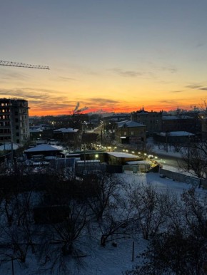 Ярко розовый закат в Иркутске