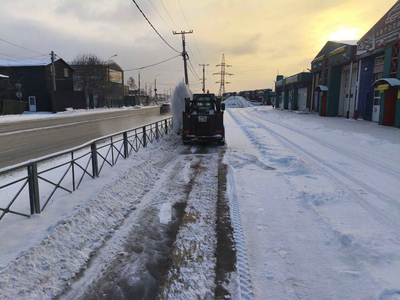 В Иркутске усилены работы по вывозу снега и устранению колеи В Иркутске усилены работы по вывозу снега и устранению колеи