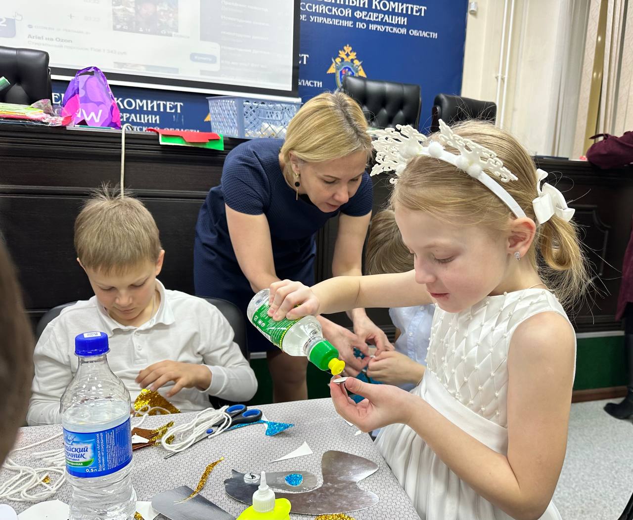 Сотрудники следственного управления провели мастер-класс по созданию символа 2026 года Сотрудники следственного управления провели мастер-класс по созданию символа 2026 года