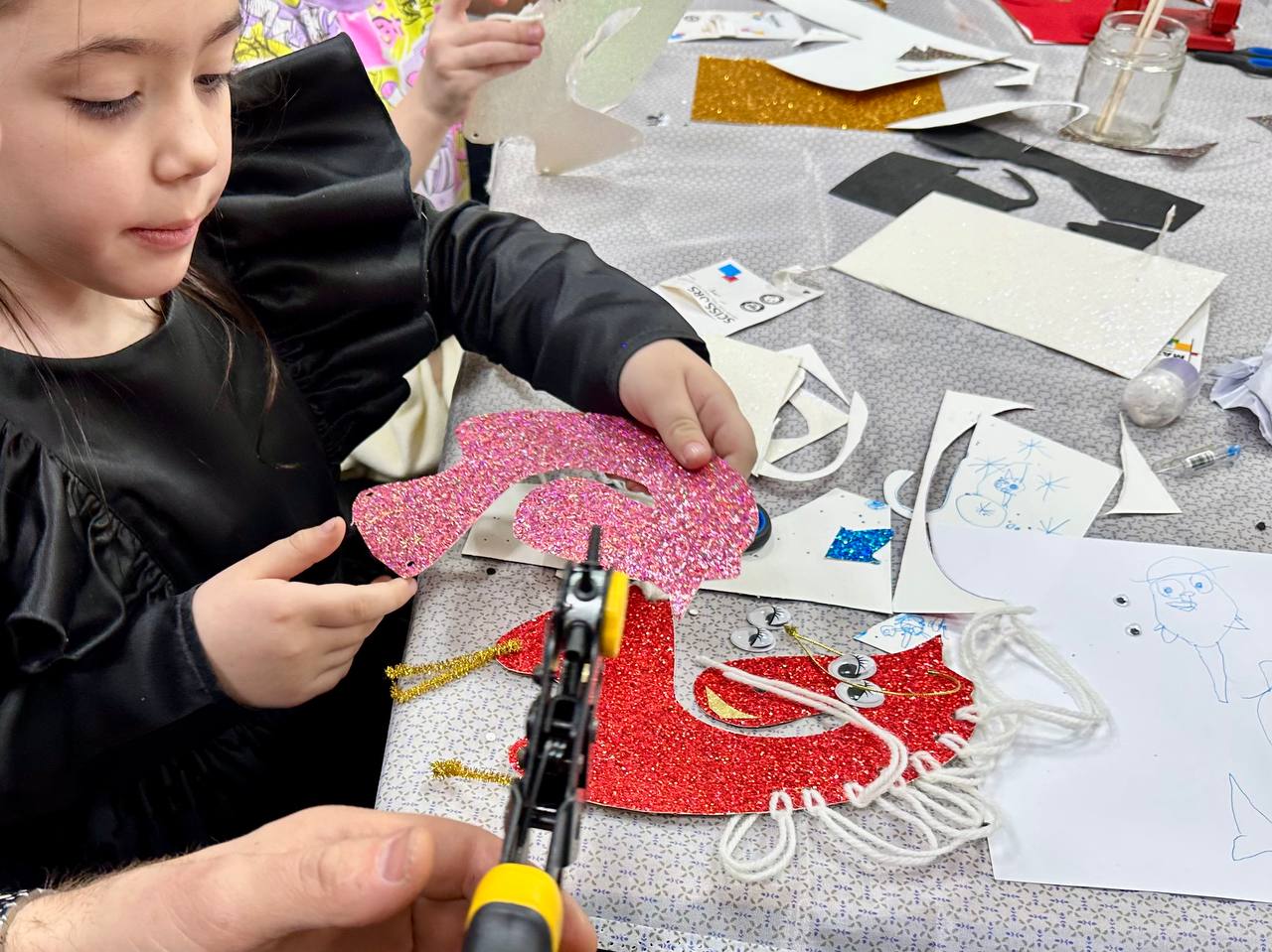 Сотрудники следственного управления провели мастер-класс по созданию символа 2026 года Сотрудники следственного управления провели мастер-класс по созданию символа 2026 года