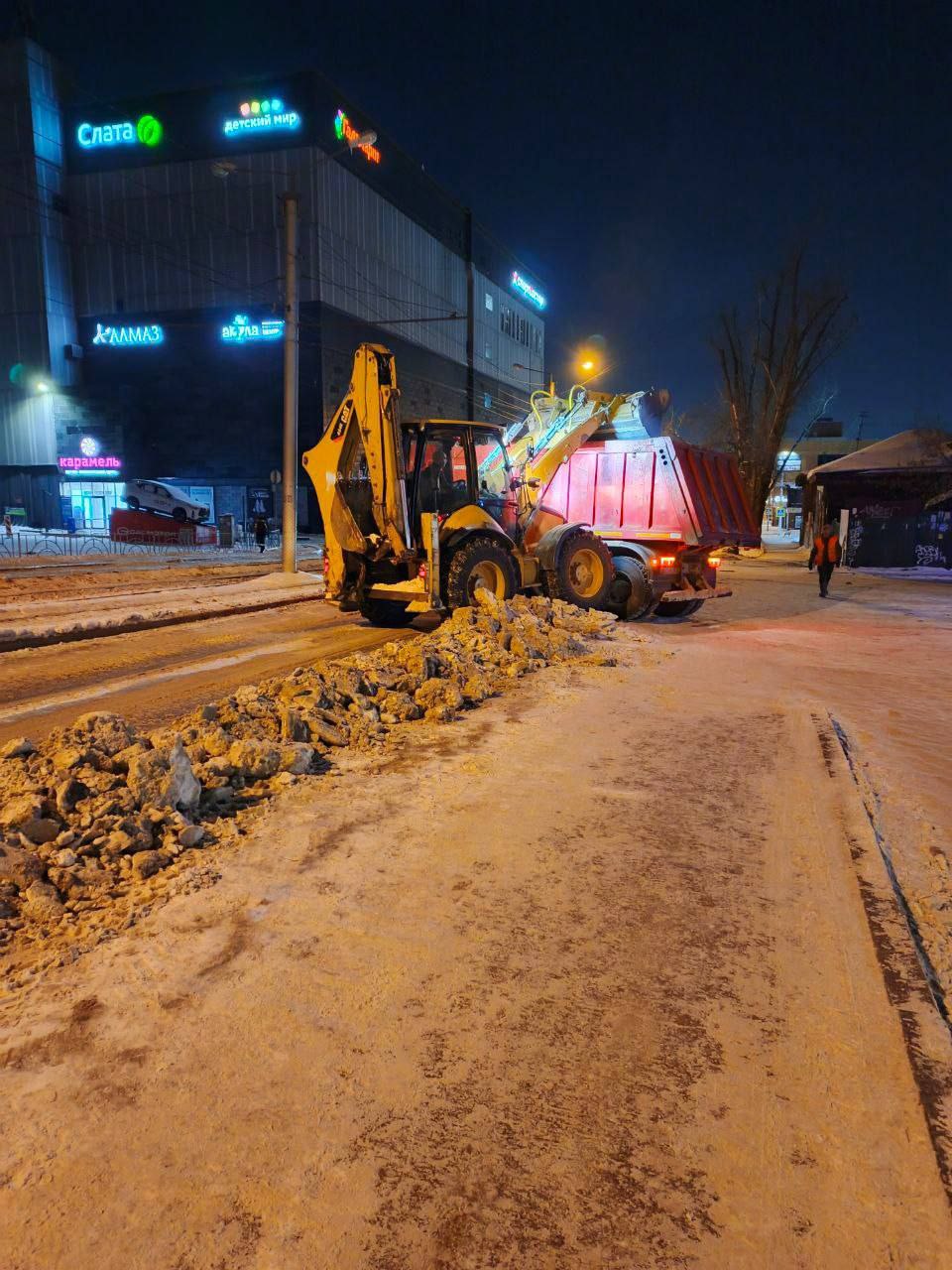 1500 тонн снега вывезли с улиц Иркутска за сутки 1500 тонн снега вывезли с улиц Иркутска за сутки