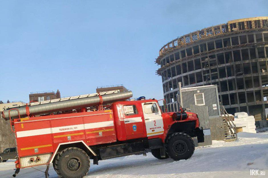 В Иркутске произошел пожар на стройплощадке возле торгового центра «Яркомолл» В Иркутске произошел пожар на стройплощадке возле торгового центра «Яркомолл»