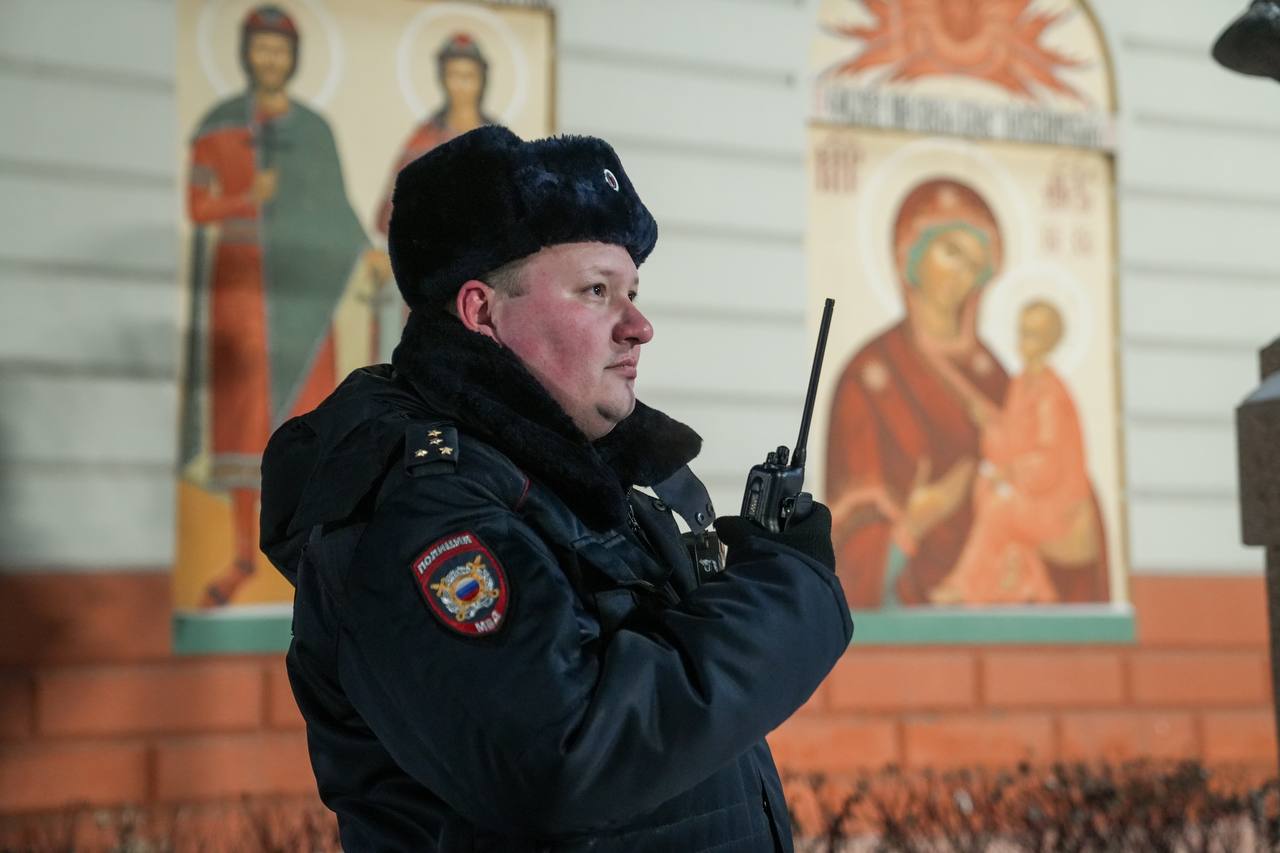 Полицейские Иркутска обеспечили охрану общественного порядка в период празднования Рождества Христова Полицейские Иркутска обеспечили охрану общественного порядка в период празднования Рождества Христова