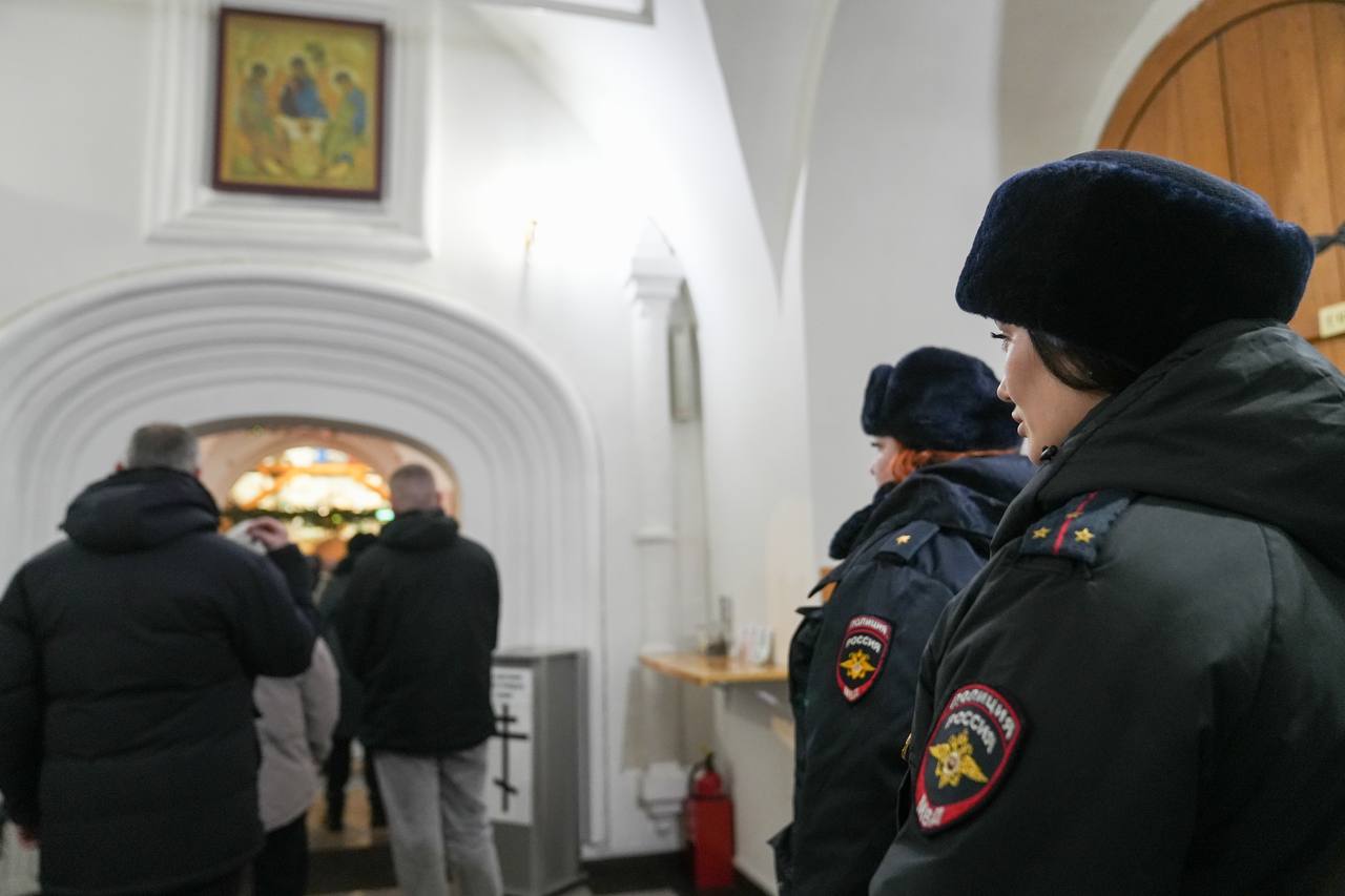 Полицейские Иркутска обеспечили охрану общественного порядка в период празднования Рождества Христова Полицейские Иркутска обеспечили охрану общественного порядка в период празднования Рождества Христова