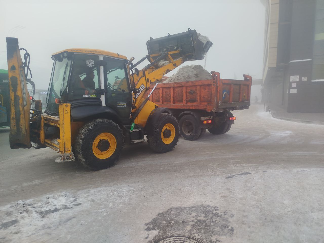 #уборка_снега механизированным и ручным способом ведётся ежедневно #уборка_снега механизированным и ручным способом ведётся ежедневно