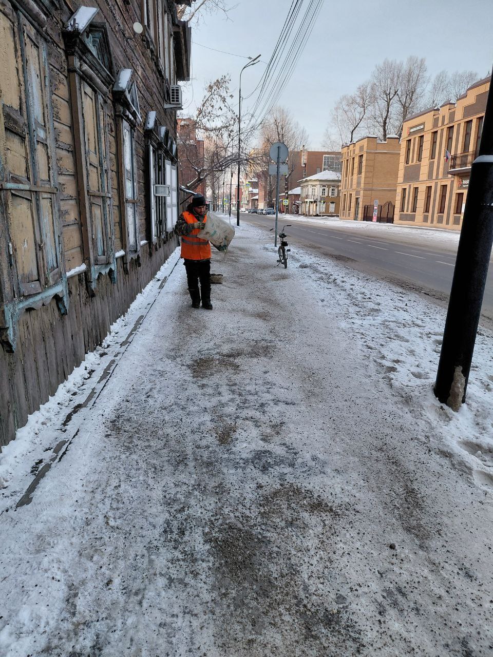 #уборка_снега механизированным и ручным способом ведётся ежедневно #уборка_снега механизированным и ручным способом ведётся ежедневно