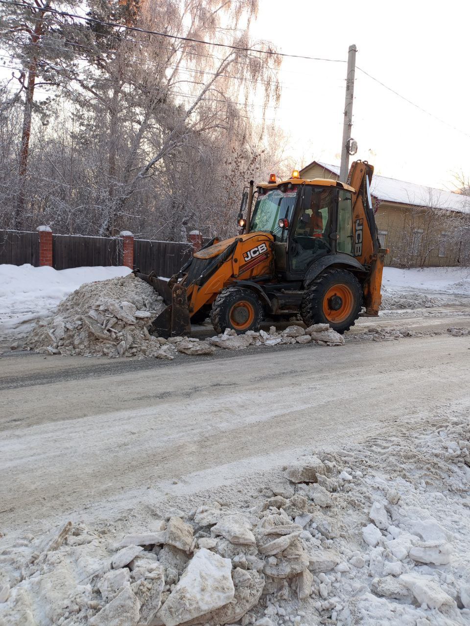 #уборка_снега механизированным и ручным способом ведётся ежедневно #уборка_снега механизированным и ручным способом ведётся ежедневно