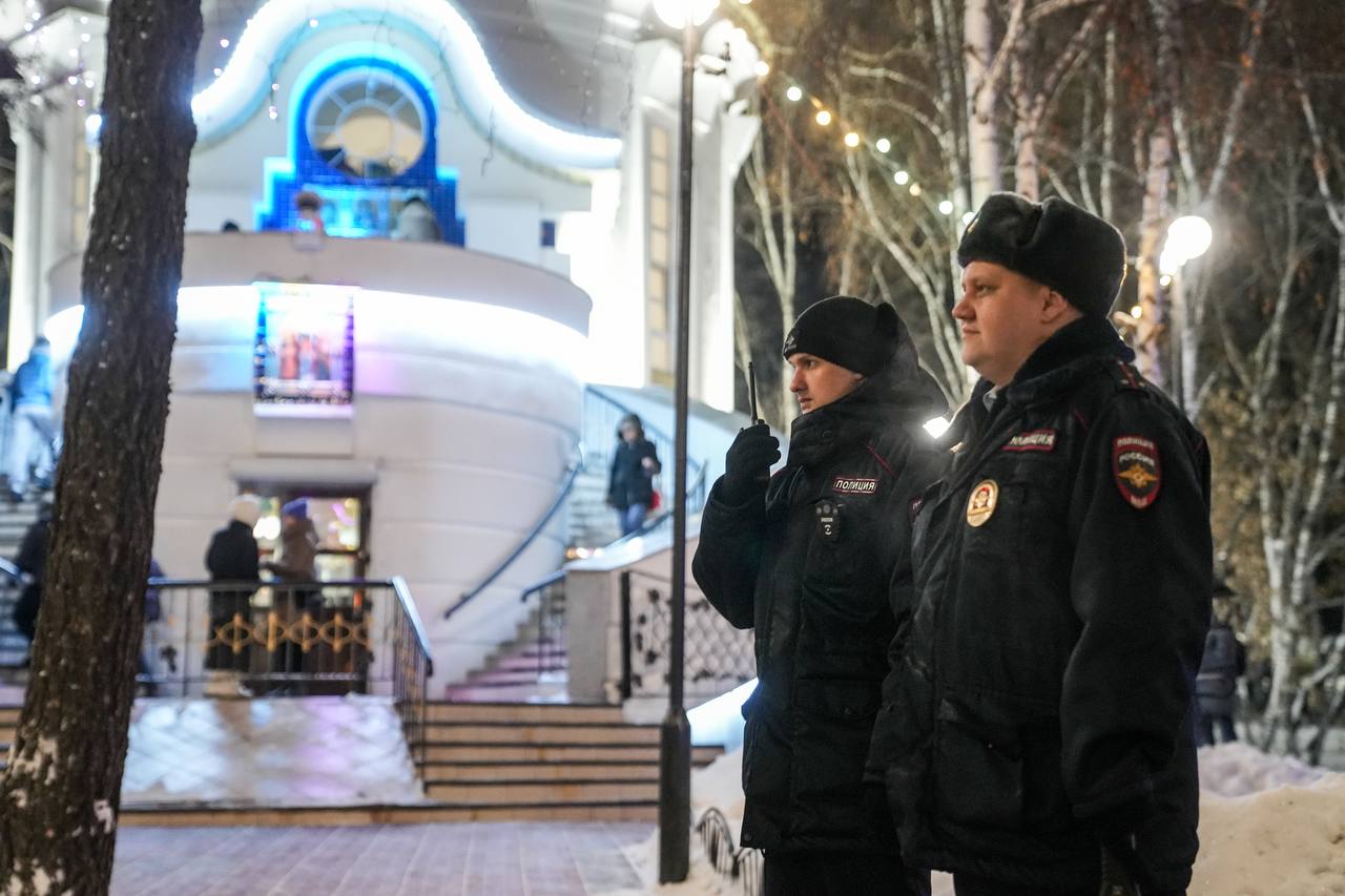 Полицейские Иркутска обеспечили охрану общественного порядка в период празднования Рождества Христова Полицейские Иркутска обеспечили охрану общественного порядка в период празднования Рождества Христова