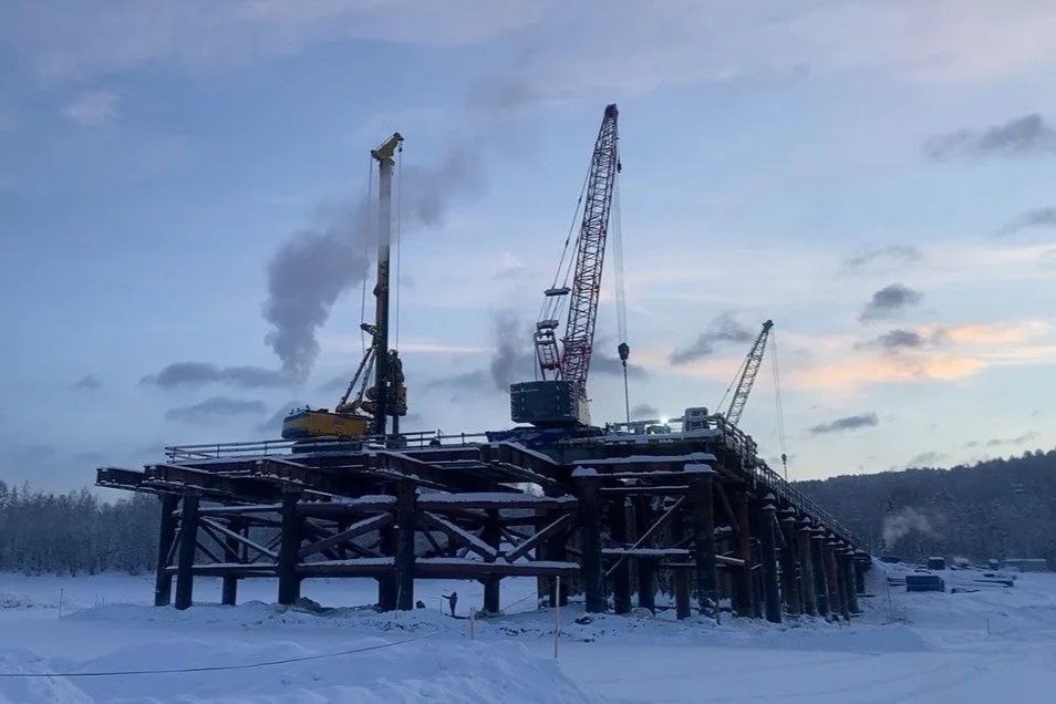 На мосту через Витим в Бодайбинском районе начали возведение русловых опор