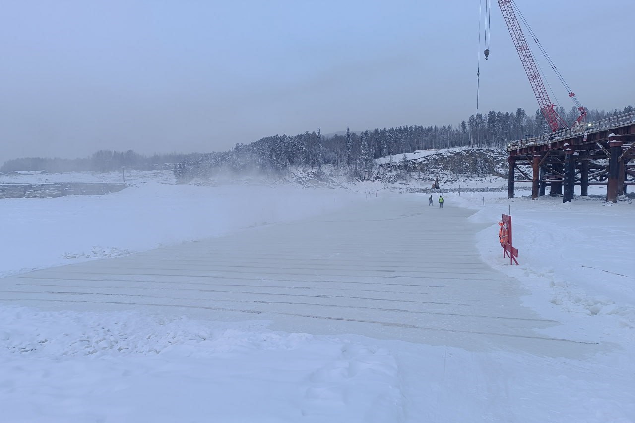 На мосту через Витим в Бодайбинском районе начали возведение русловых опор На мосту через Витим в Бодайбинском районе начали возведение русловых опор