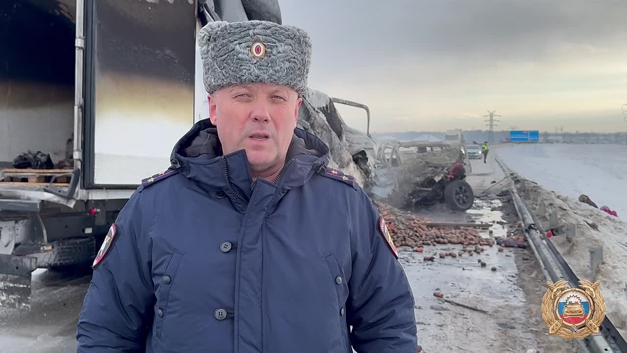 В Усольском районе сотрудники полиции работают на месте ДТП, в котором погибли 4 человека