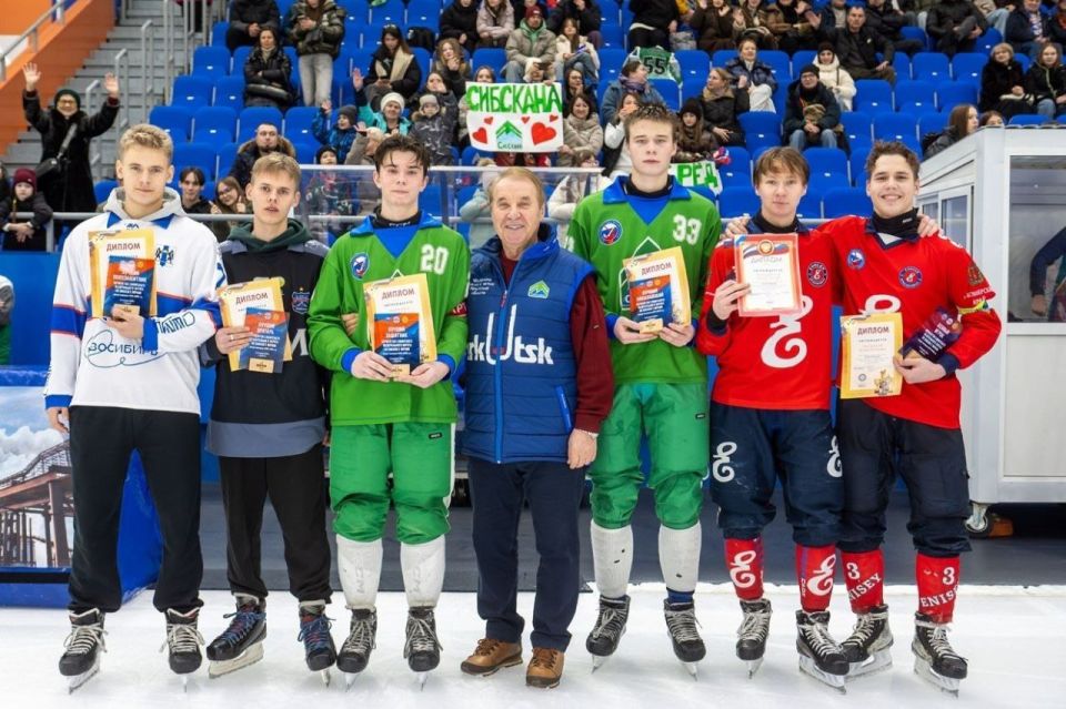 Иркутская «Сибскана» стала бронзовым призером первенства Сибирского федерального округа по хоккею с мячом среди команд юниоров 18-19 лет