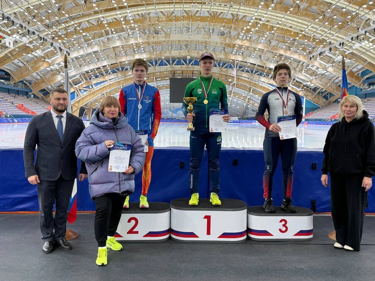 Три золотые, две серебряные и две бронзовые медали выиграли спортсмены Иркутской области на втором этапе первенства Сибирского федерального округа по конькобежному спорту в многоборье